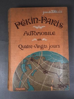 un vieux livre sur lequel figure une carte du monde