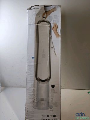 un boîtier contenant un chauffe-eau