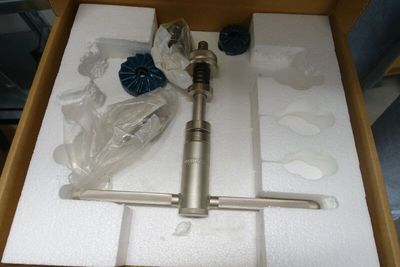 une boîte contenant quelques outils