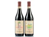 deux bouteilles de vin rouge posées l'une à côté de l'autre sur une surface blanche