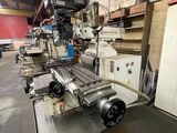 une machine qui se trouve à l'intérieur d'un bâtiment