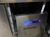 a machine that is sitting on the floor in the kitchen
