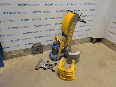 la photo d'une machine posée sur le sol
