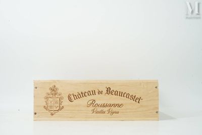 une boîte en bois sur laquelle est accrochée une pancarte indiquant « Château de Beausseet »