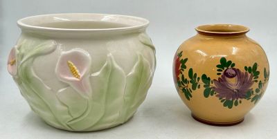 636 / CH-B4 / Lot en faïence comprenant un cache-pot à …