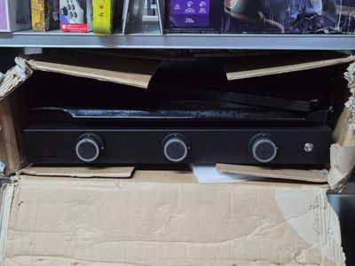 une boîte en carton contenant une manette de jeu vidéo