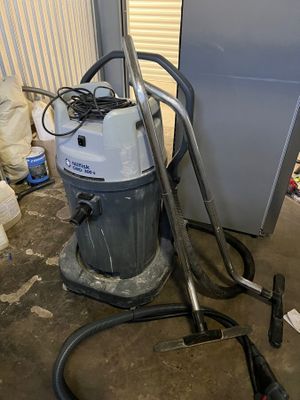 a vacuum that is sitting on the floor in a room