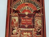 un vieux livre à la couverture rouge et aux lettres dorées