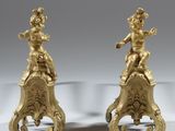 une paire de figurines anciennes en laiton représentant un garçon et une fille