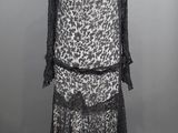 une robe noire et blanche sur un mannequin mannequin mannequin mannequin mannequin mannequin mannequin mannequin mann