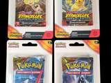 Un paquet contenant trois paquets de cartes à collectionner Pokémon est présenté