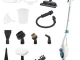 un gros plan sur un aspirateur et d'autres produits d'entretien