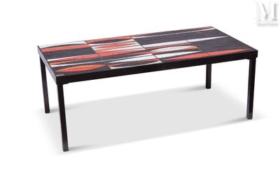 une image représentant une table ornée d'un motif coloré