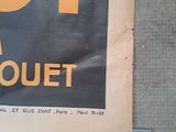 a sign on the wall that says not a quiet place