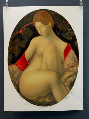 une image représentant un tableau d'une femme nue assise sur un canapé