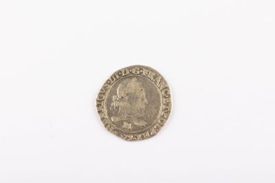 une vieille pièce d'argent sur laquelle figure l'effigie d'un homme