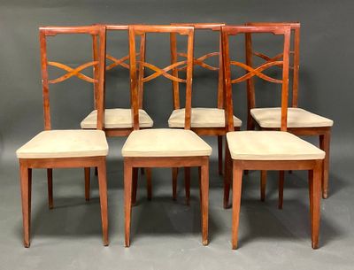 Suite de 6 chaises en bois naturel et dossier ajouré.