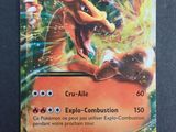 gros plan d'une carte pokemon sur une table