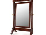 une image représentant un miroir avec un cadre en bois posé sur un support