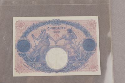 une photo d'un billet de banque français sur lequel figure le portrait d'une femme