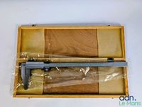 Pied à coulisse WILMART avec coffret en bois.