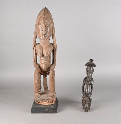 une image représentant une statue d'une femme et d'un homme debout l'un à côté de l'autre