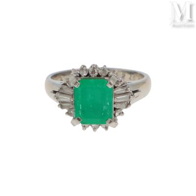 Bague émeraude Bague en platine (950°/°°) ornée d'une émerau…