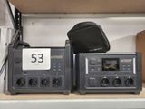 deux appareils radio posés sur une étagère dans un magasin