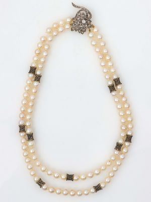 Collier de deux rangs de perles de culture blanches alternée…