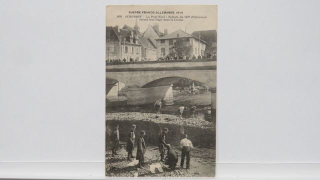 GFA PM 1894. Aubusson. Soldats du 162e d’Infanterie lavant leur l...