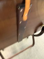 Table basse pliante, bois mouluré et lien cuir, travail prob… (photo 6)