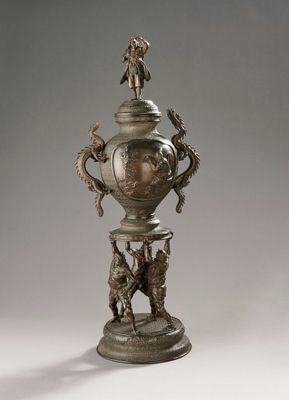 JAPON Important brûle-parfum en bronze à décor de 3 satyres … - Photo 1