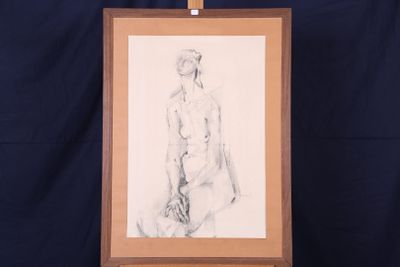 dessin représentant une femme debout devant un tableau posé sur un chevalet