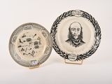 deux assiettes avec l'image d'un homme et d'une femme