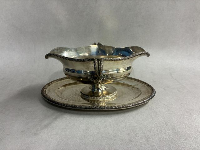 LAPAR. Saucière en argent Minerve à deux anses, décor de couronne