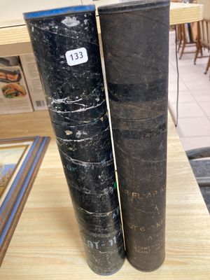 Deux conteneurs pour obus en tube cartonné. Haut. 35,5. - Photo 1