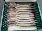 a lot of spoons that are in a box