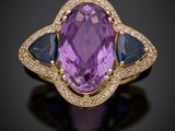 une bague en améthorate, saphir et diamant