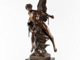 une image représentant une statue en bronze d'un homme tenant un oiseau
