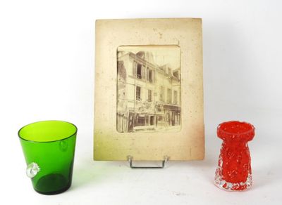 SEAU à glace en verre teinté vert. H. : 14 cm.