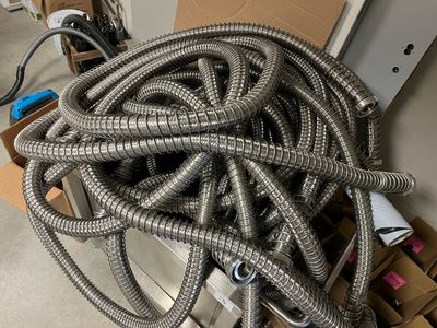 1 lot de tuyaux en inox comprenant :