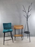 1 portemanteau en métal noir moderne ; 1 console en métal no…