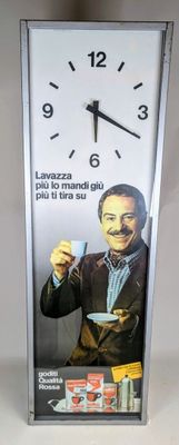 une horloge sur laquelle figure l'image d'un homme tenant une fourchette et une cuillère