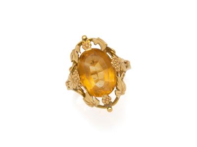Bague en or 750 millièmes, ornée d'une citrine ovale facetté…
