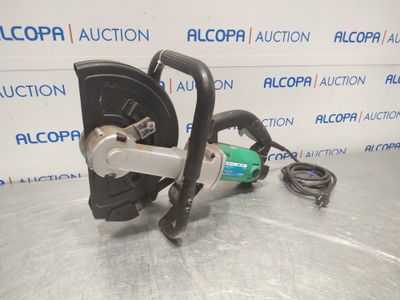 une machine posée sur une table