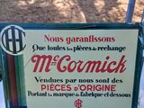 une pancarte posée sur une chaise sur laquelle est écrit « Pas de cheveux » en français