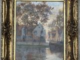 une peinture représentant une scène de rivière avec un bateau dans l'eau