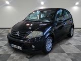 une photo d'une voiture Citroën noire garée dans un garage