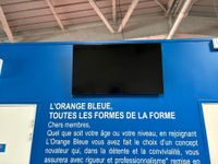 3 écrans moniteur (répartis dans la salle)