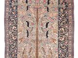 un tapis persan ancien orné d'un motif représentant l'arbre de vie